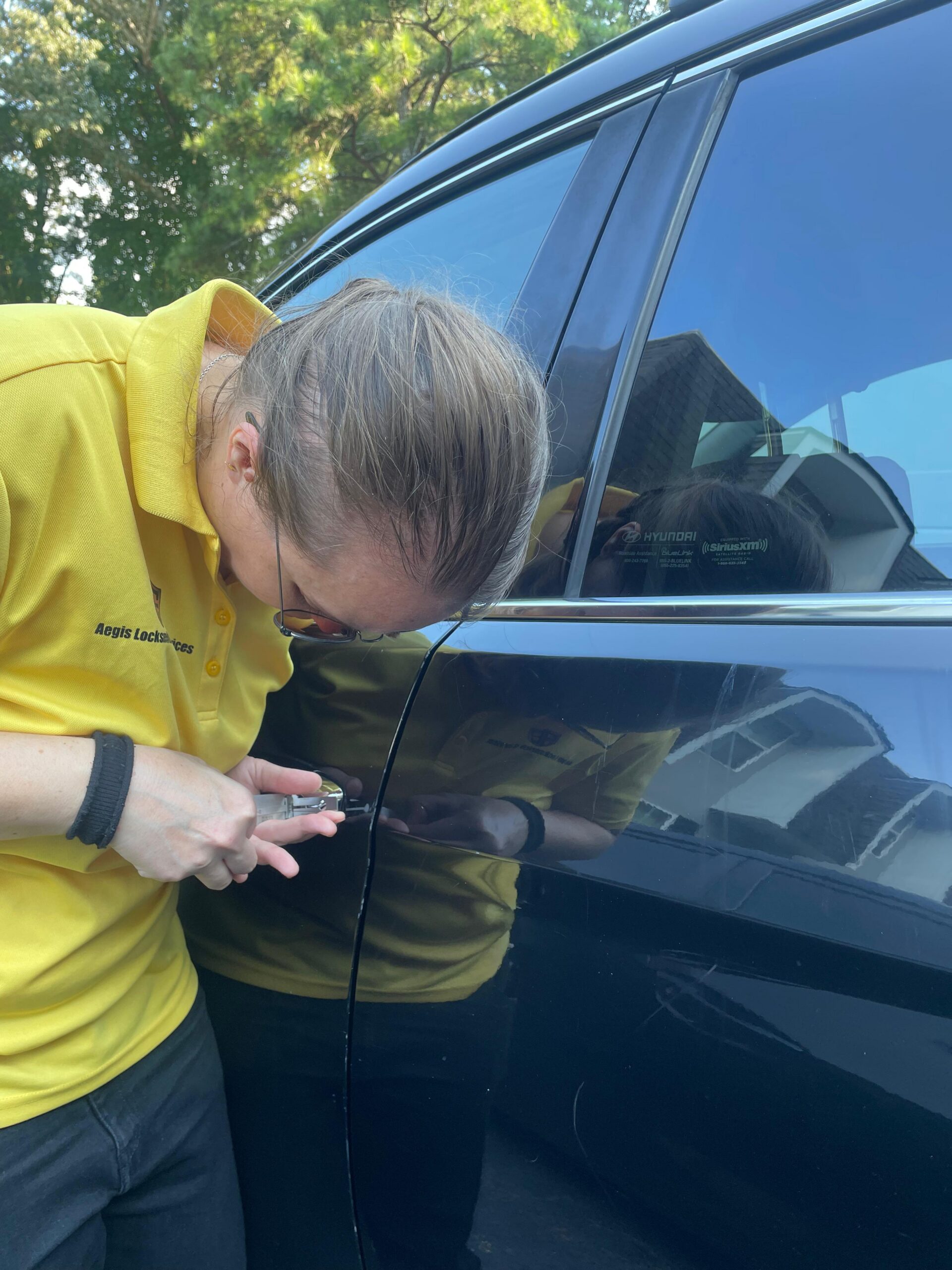 locksmith unlocking car lockout